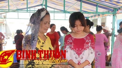 Truyền dạy kỹ thuật làm gốm Chăm truyền thống