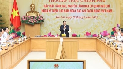 首相は報道機関への発注に関する政府決議の策定を要請した。