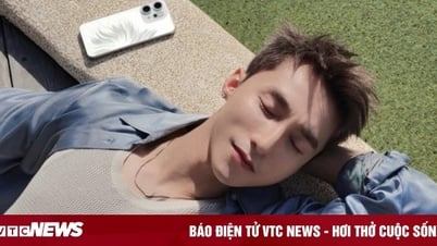 Sơn Tùng M-TP dùng điện thoại gì trong loạt hình mới nhất?