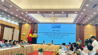 អក្សរសាស្ត្រ និងសិល្បៈបន្តប្រពៃណីបដិវត្តន៍